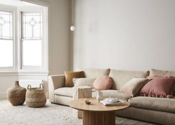 what pillow colors go with beige couch